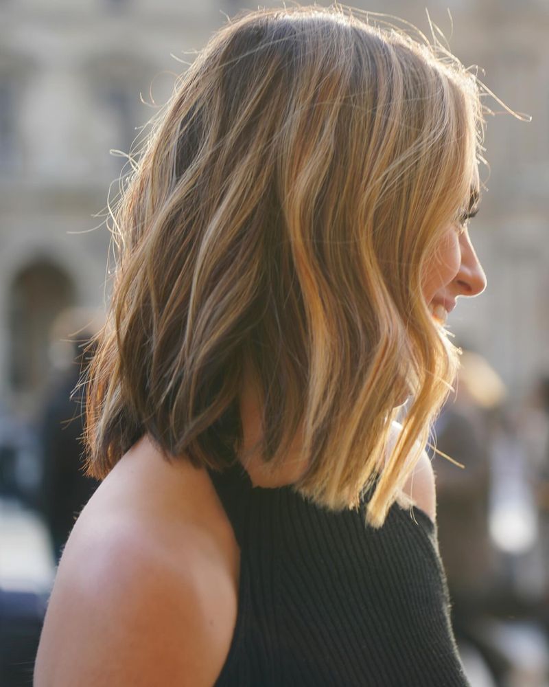 Wavy Shoulder-Length Cut